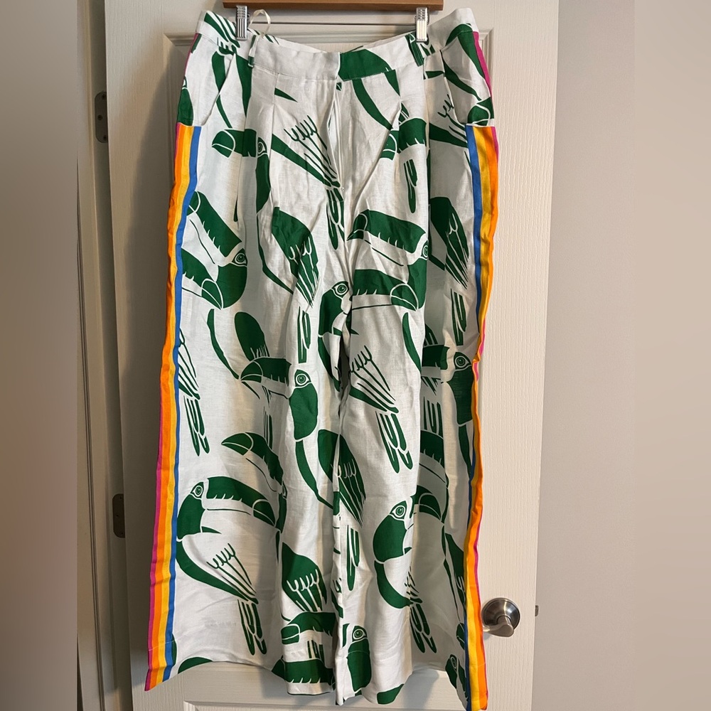 Farm RIO Toucan wide leg pants Large NWT